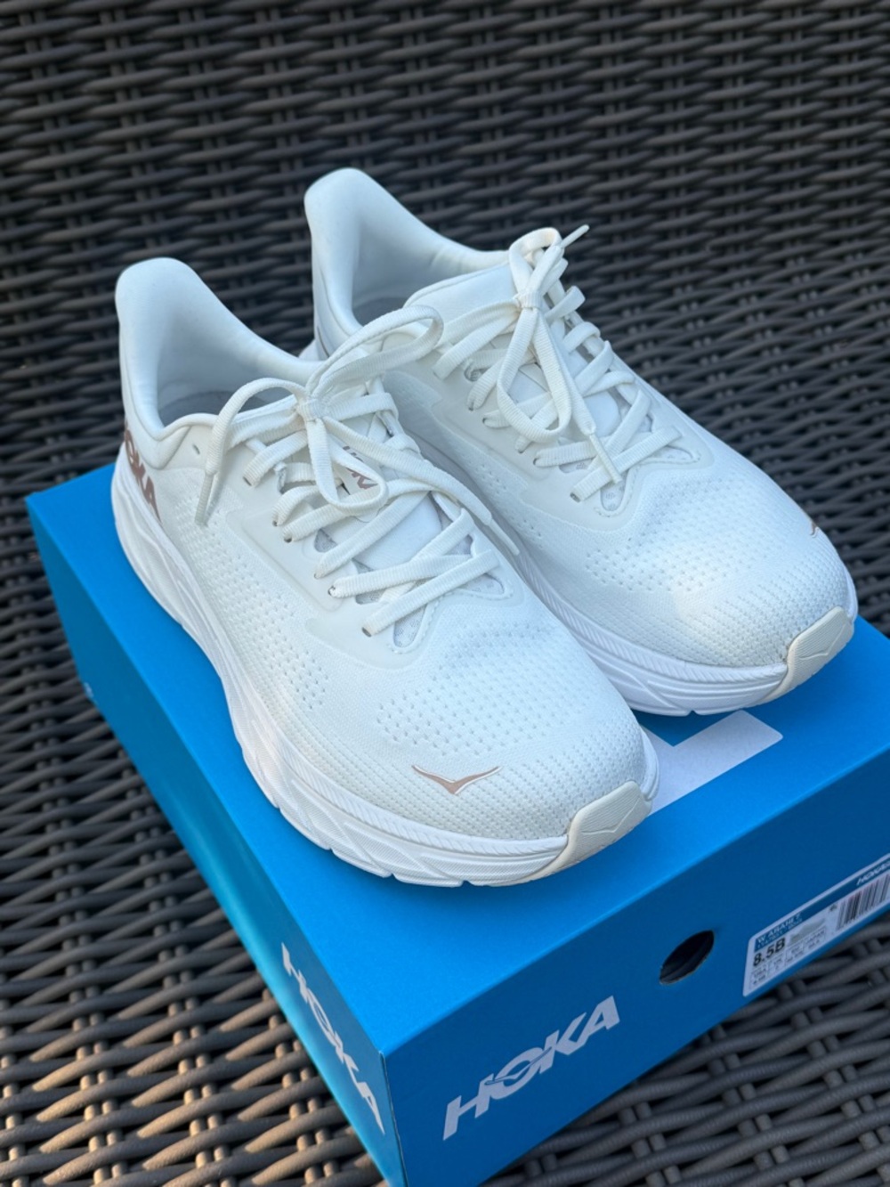 Hoka Arahi 7 - White/Rose-Gold - Size 8.5